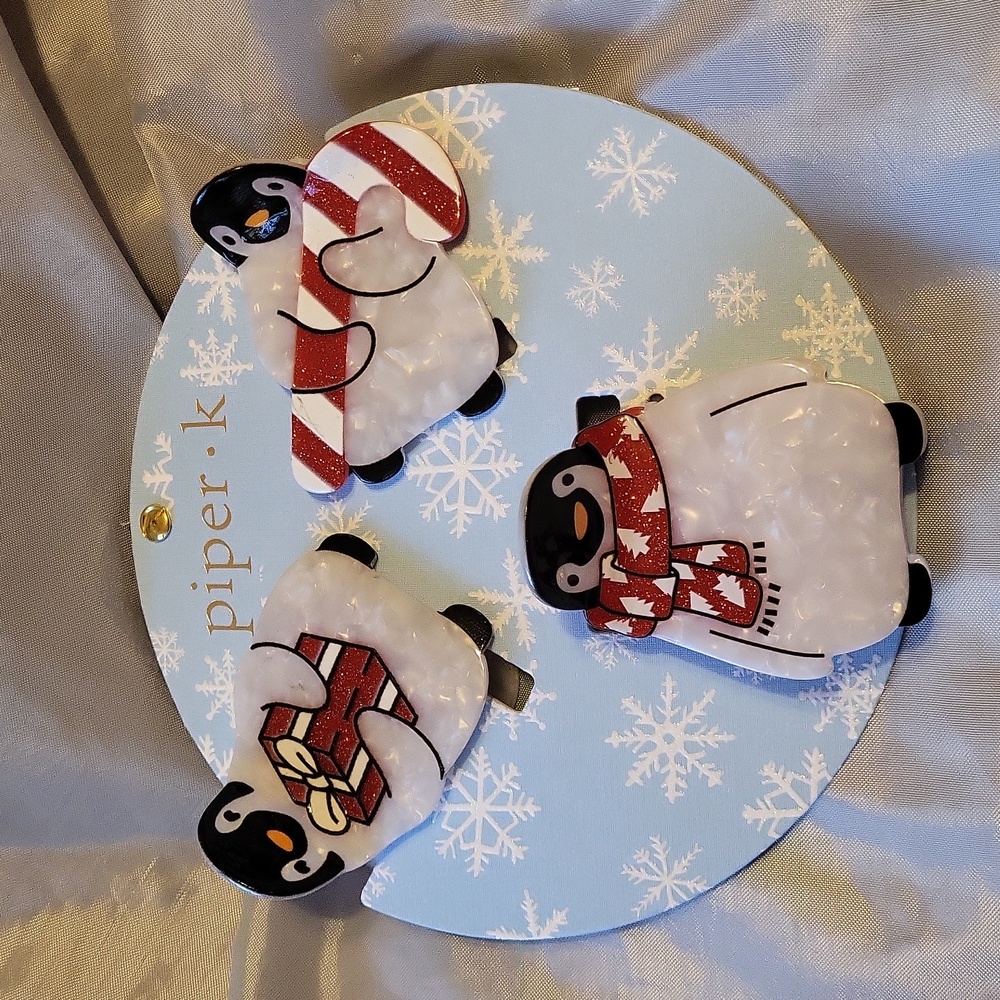Penguin 🐧 hairclips brand new on card